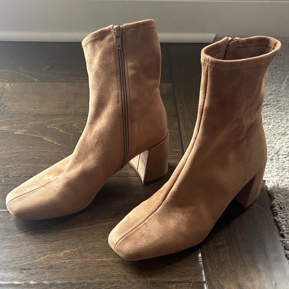 Elegant Brown Suede Ankle Boots - Picture 2 of 6